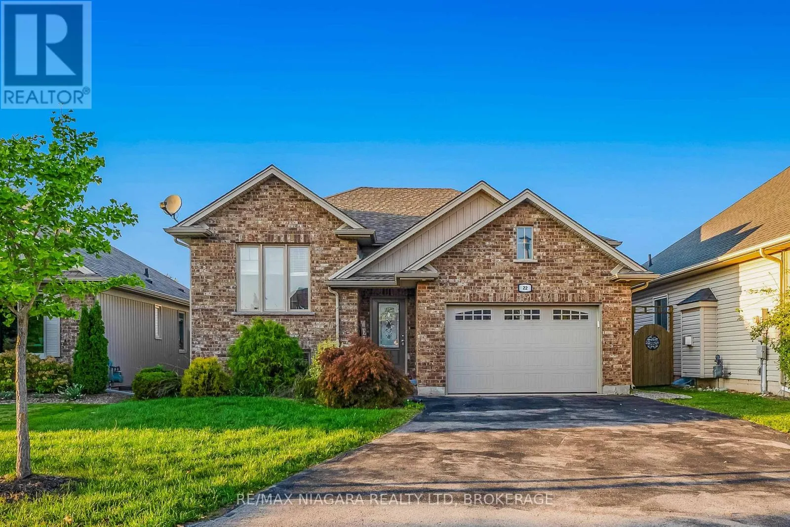 22 HENLEY COURT