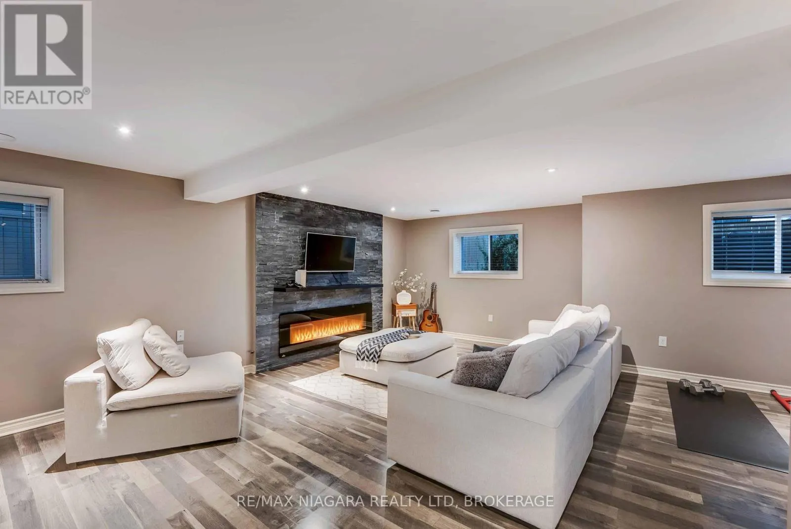 22 HENLEY COURT