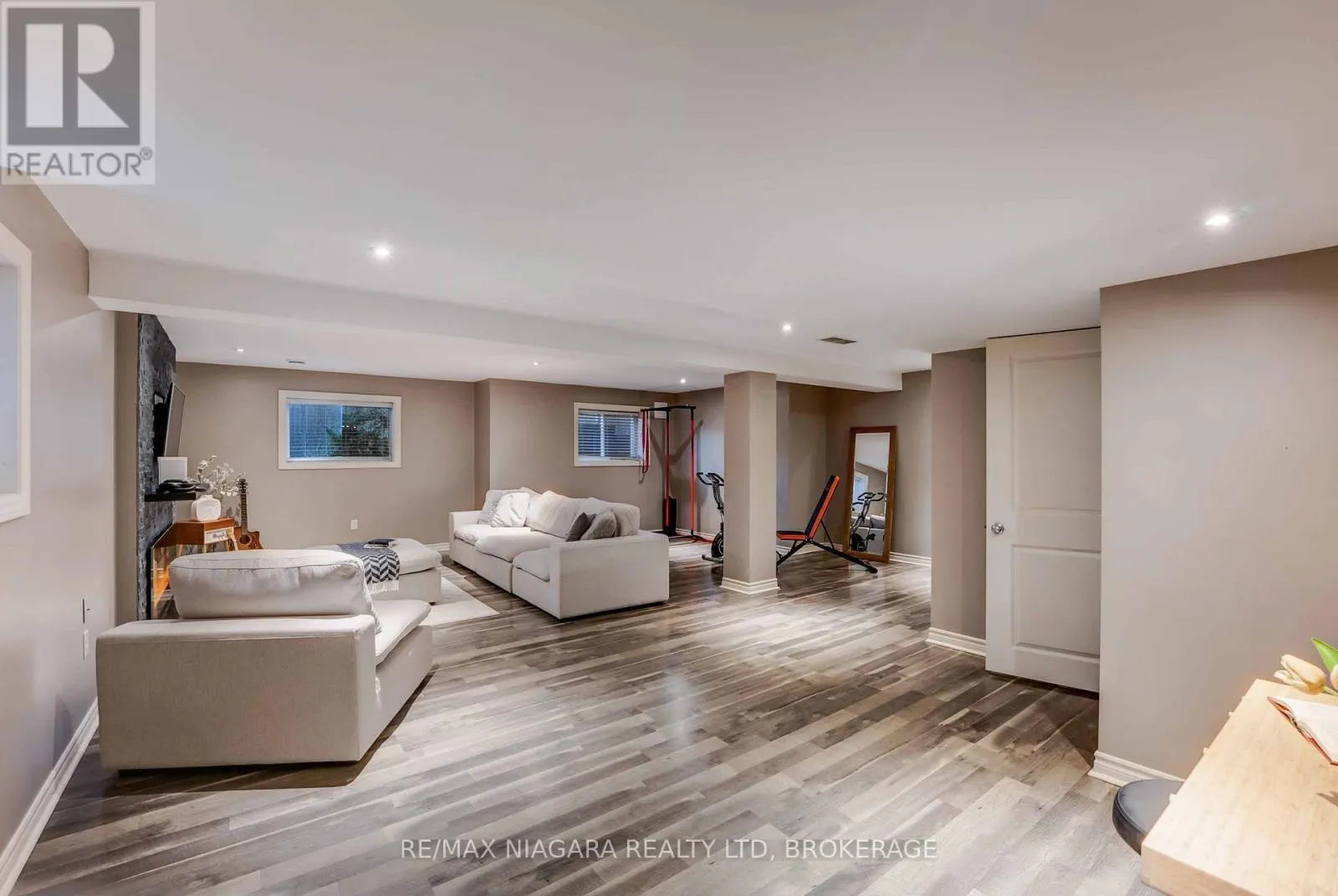 22 HENLEY COURT