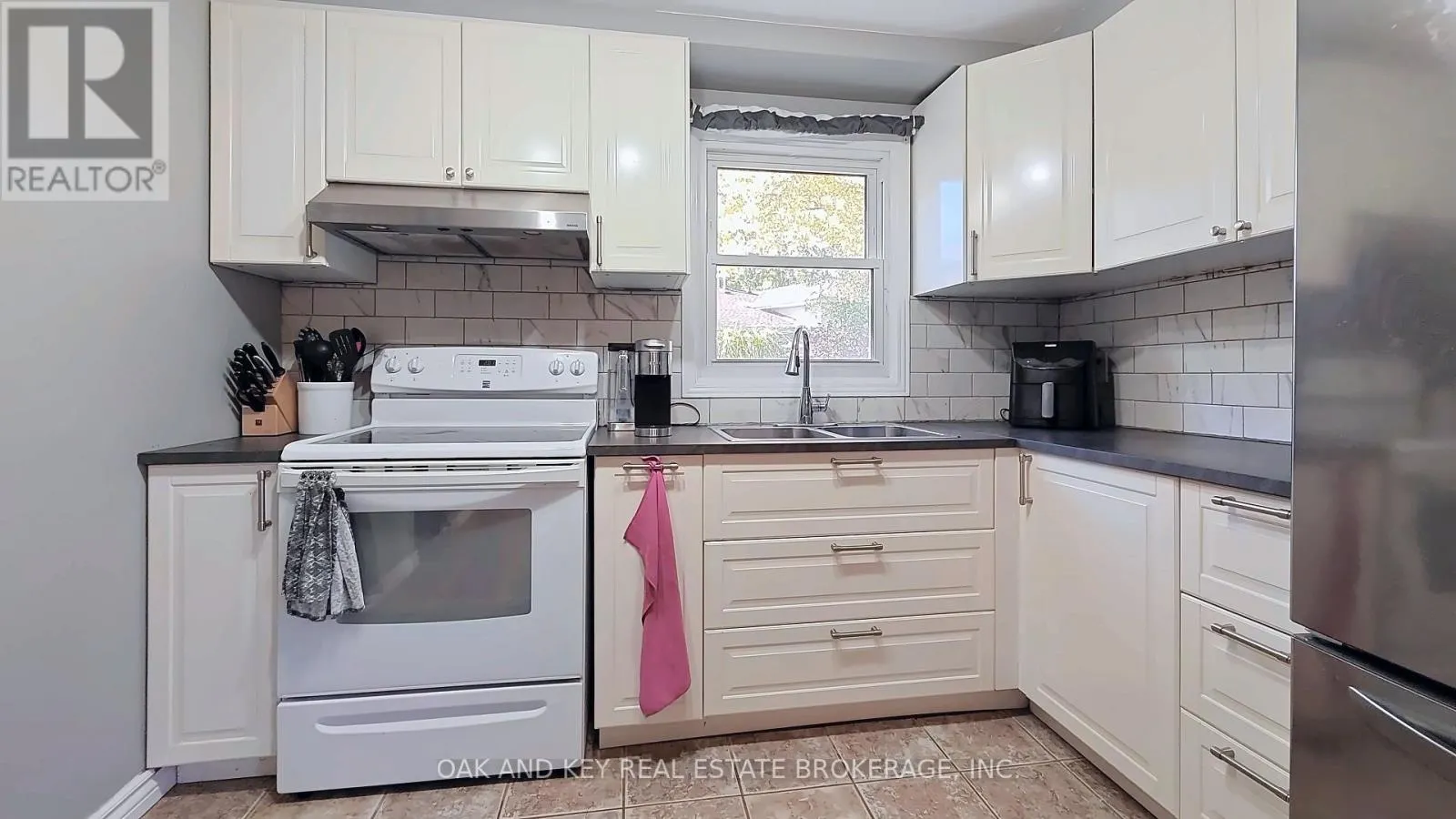 25 TIMBERLANE CRESCENT