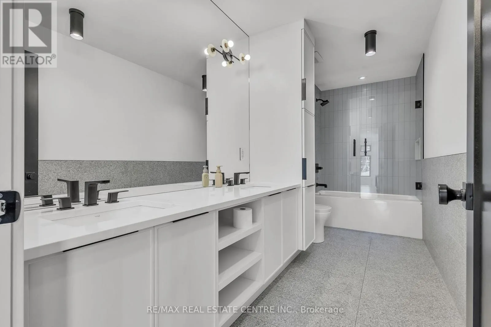 920 THOMAS PEDDER COURT