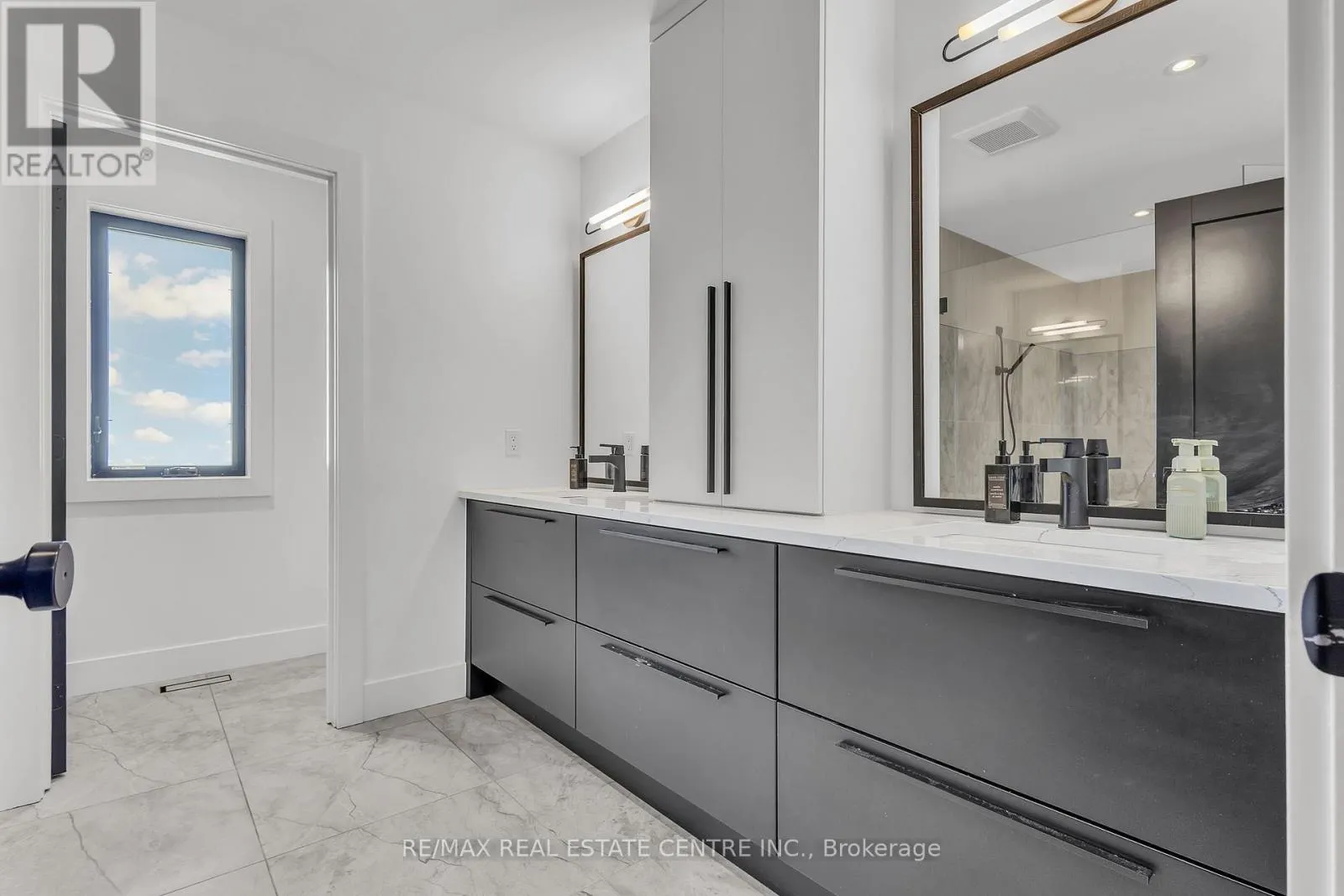 920 THOMAS PEDDER COURT