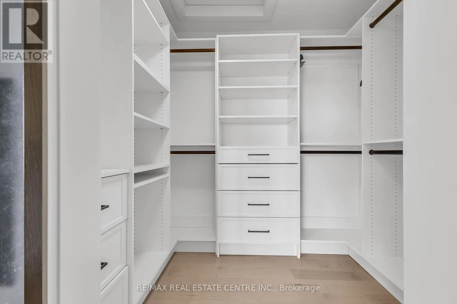 920 THOMAS PEDDER COURT