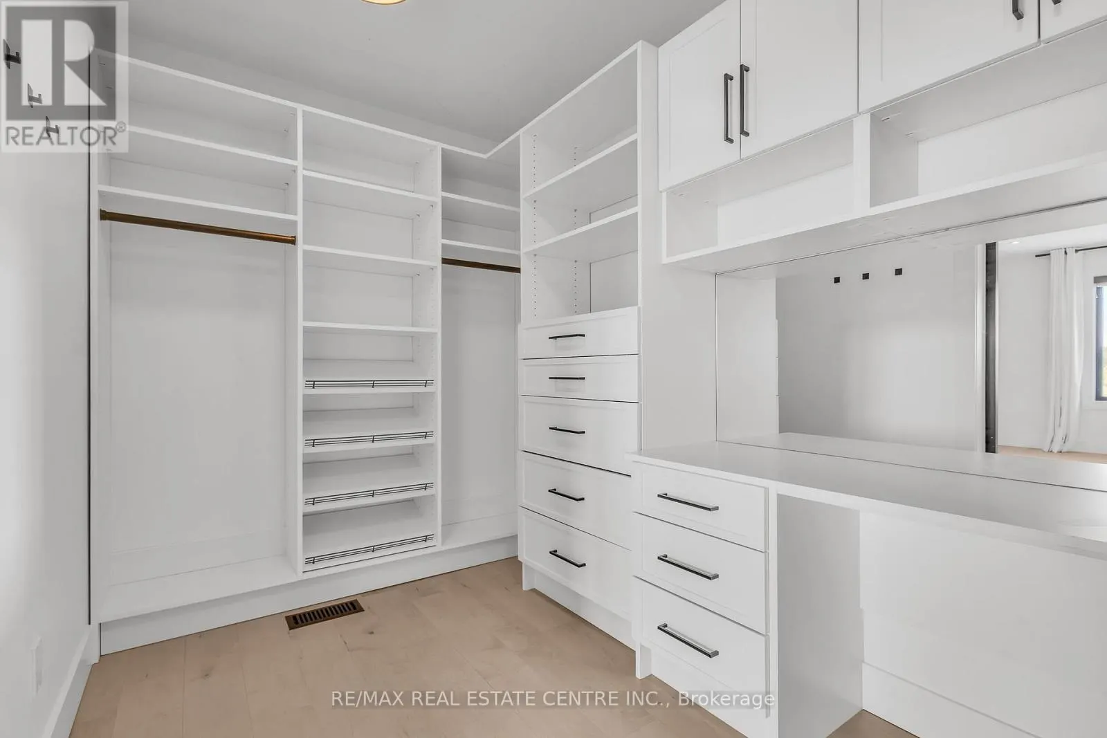 920 THOMAS PEDDER COURT