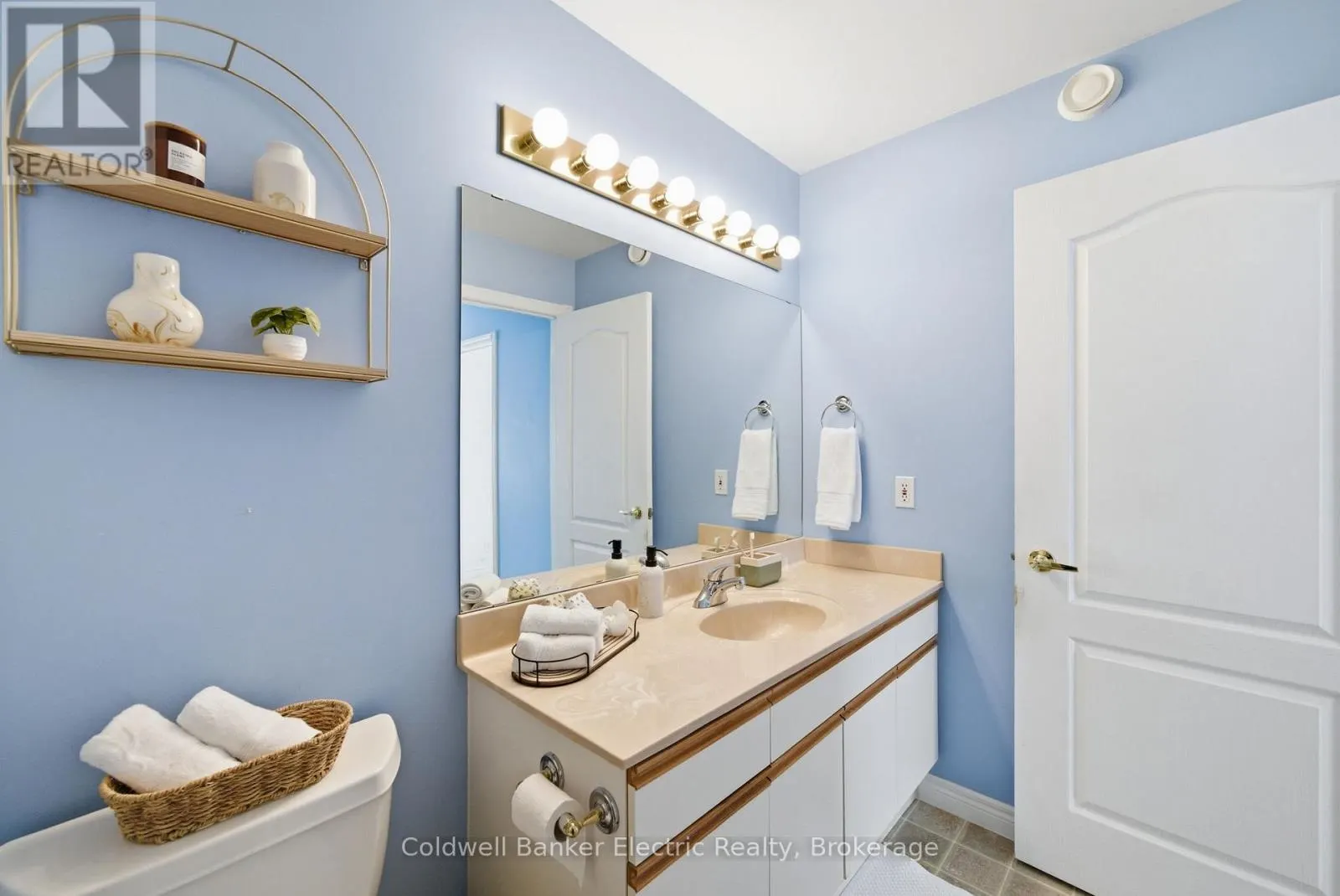 40 - 300 FRANMOR DRIVE #40