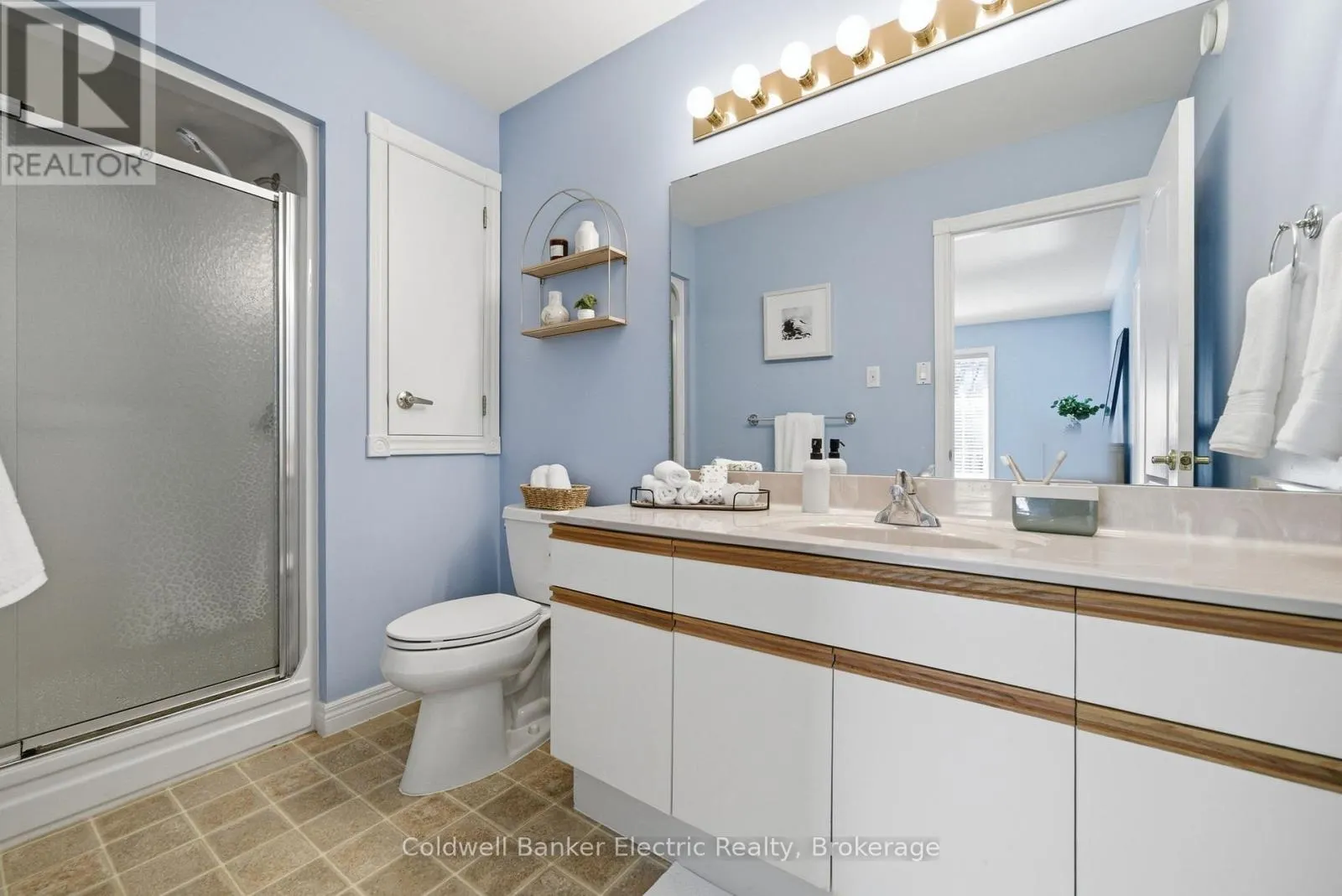 40 - 300 FRANMOR DRIVE #40