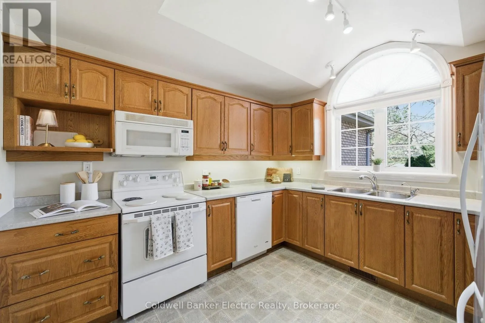 40 - 300 FRANMOR DRIVE #40