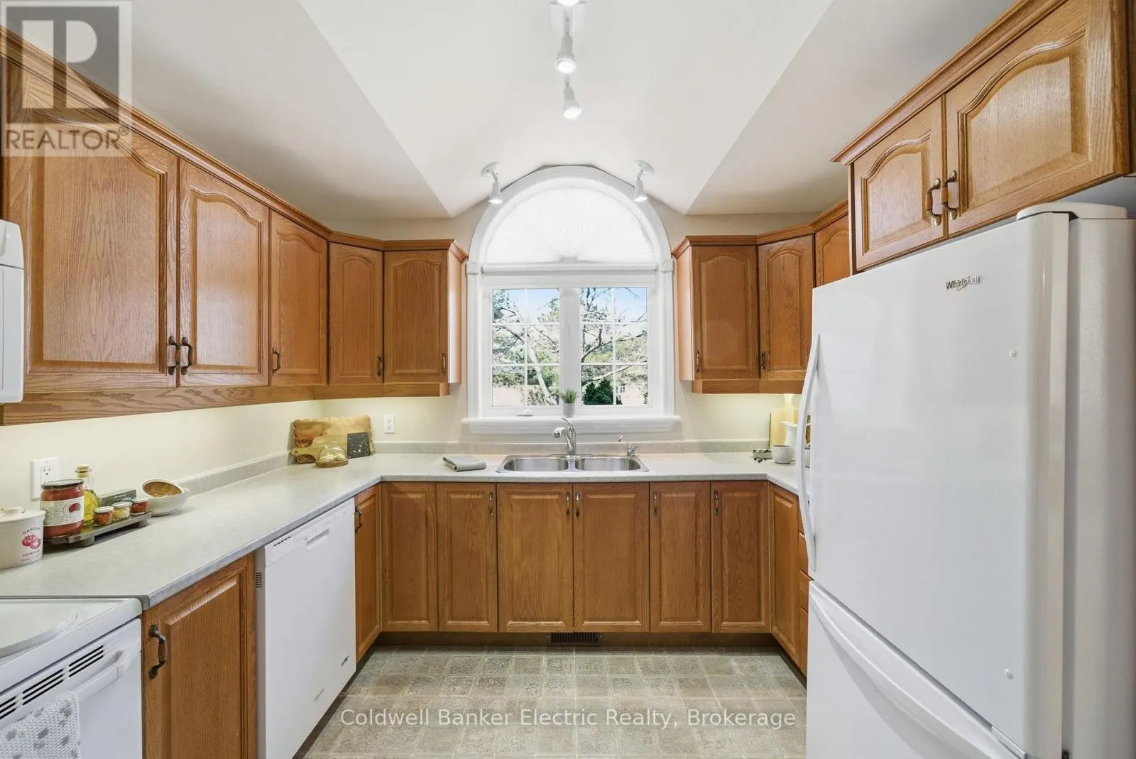 40 - 300 FRANMOR DRIVE #40