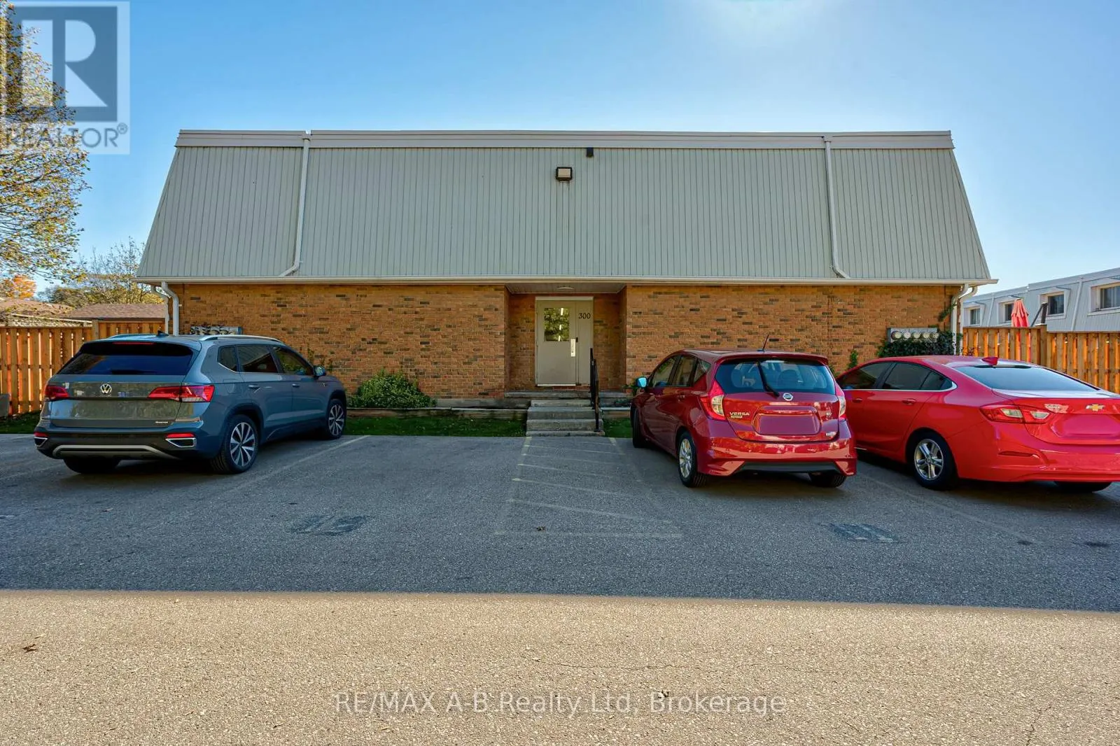 7 - 300 TRAYNOR AVENUE #7