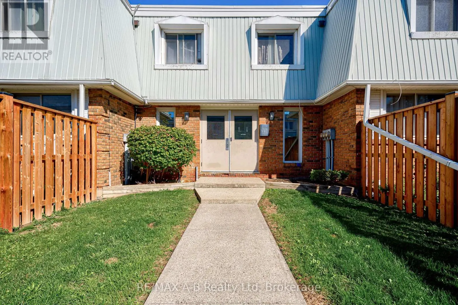 7 - 300 TRAYNOR AVENUE #7