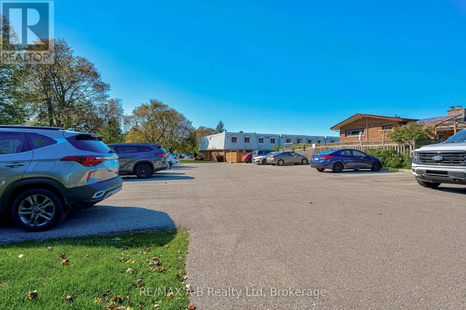 7 - 300 TRAYNOR AVENUE #7
