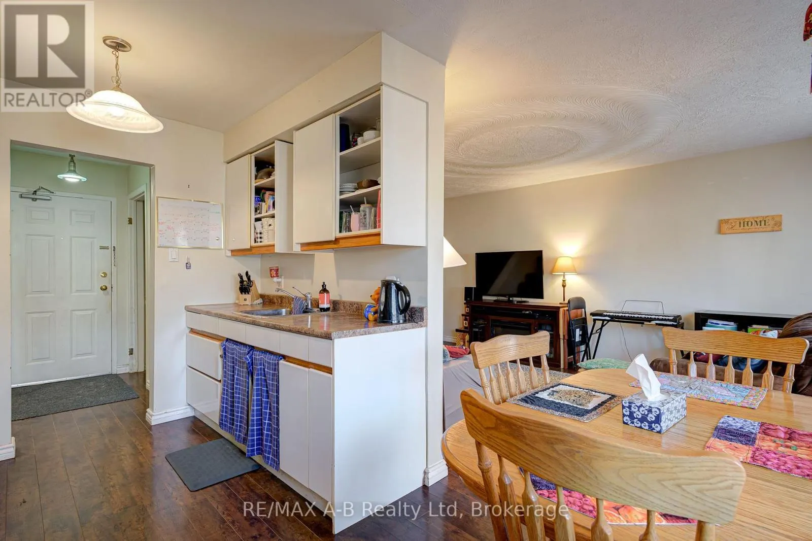 7 - 300 TRAYNOR AVENUE #7