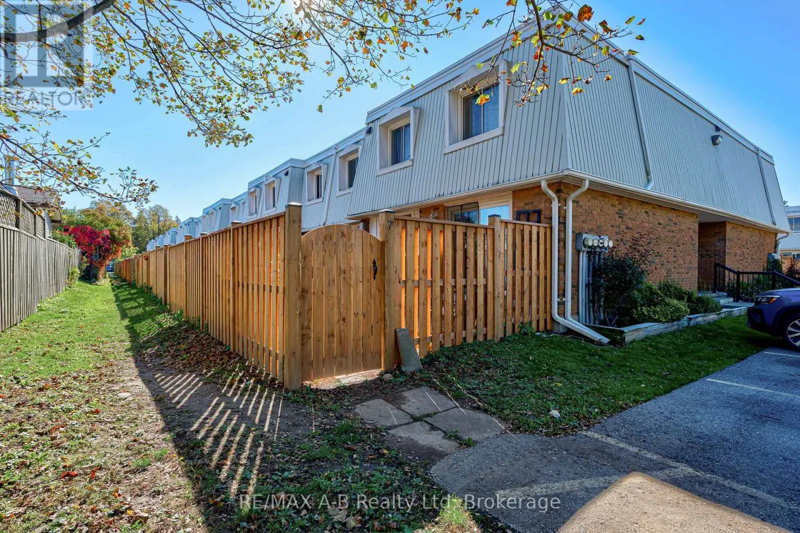 7 - 300 TRAYNOR AVENUE #7