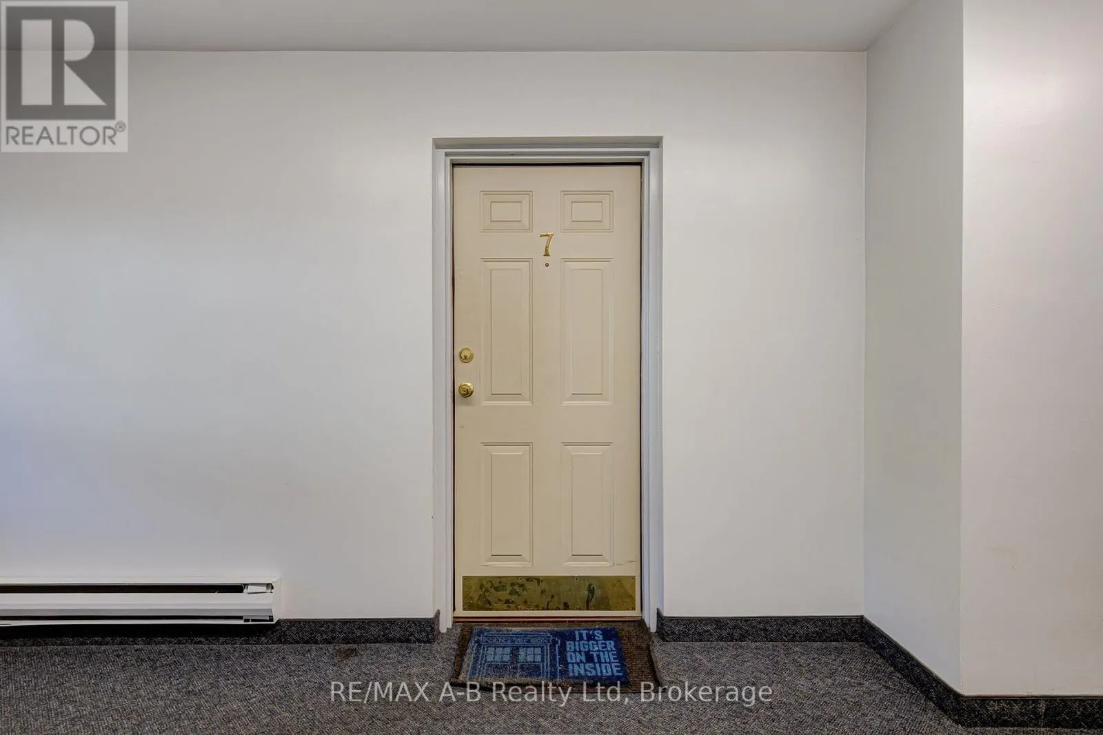 7 - 300 TRAYNOR AVENUE #7