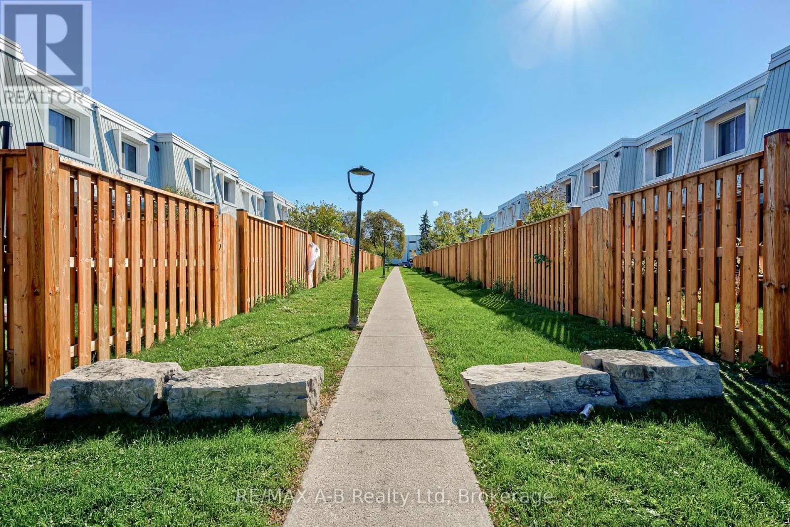 7 - 300 TRAYNOR AVENUE #7