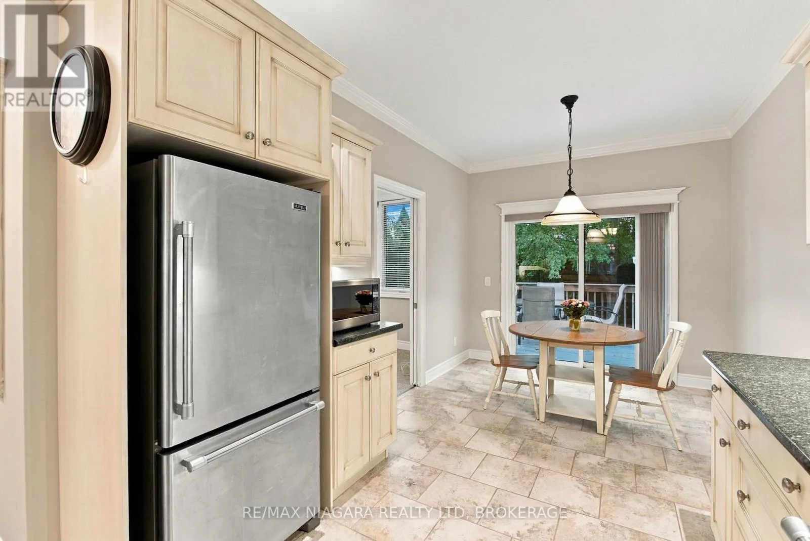 17 - 92 LORETTA DRIVE #17