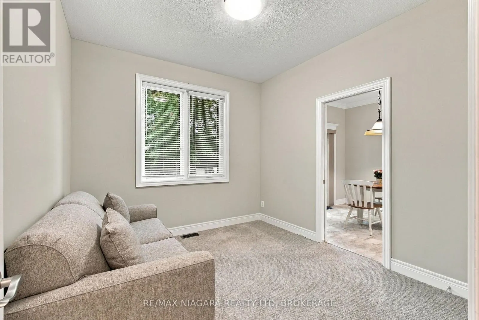 17 - 92 LORETTA DRIVE #17