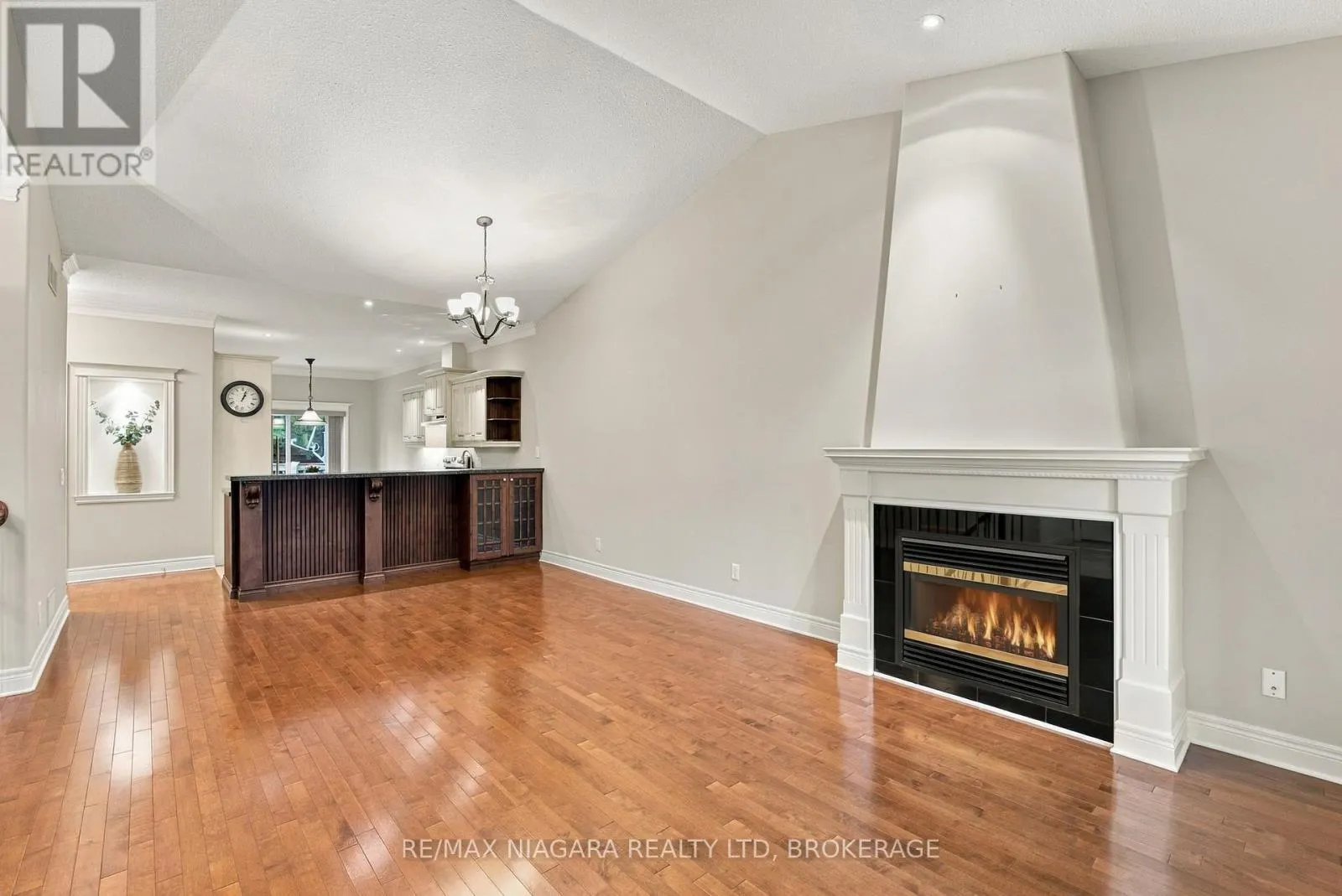 17 - 92 LORETTA DRIVE #17