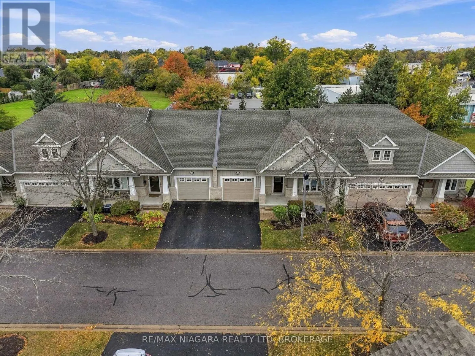 17 - 92 LORETTA DRIVE #17