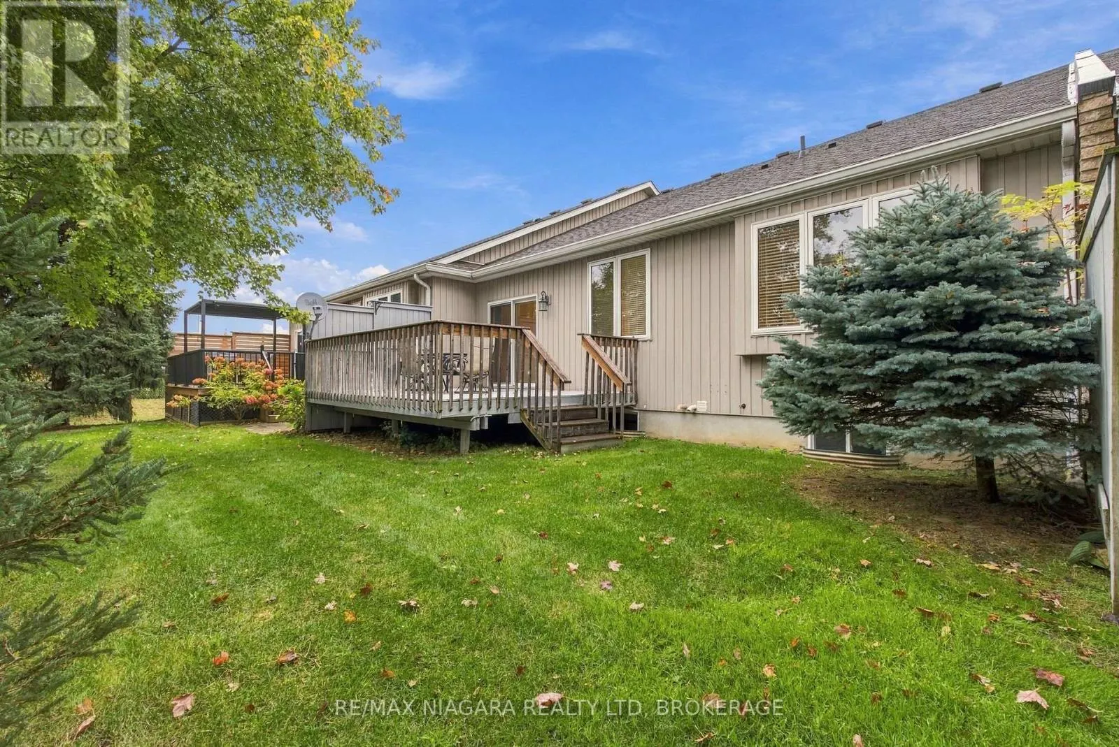 17 - 92 LORETTA DRIVE #17