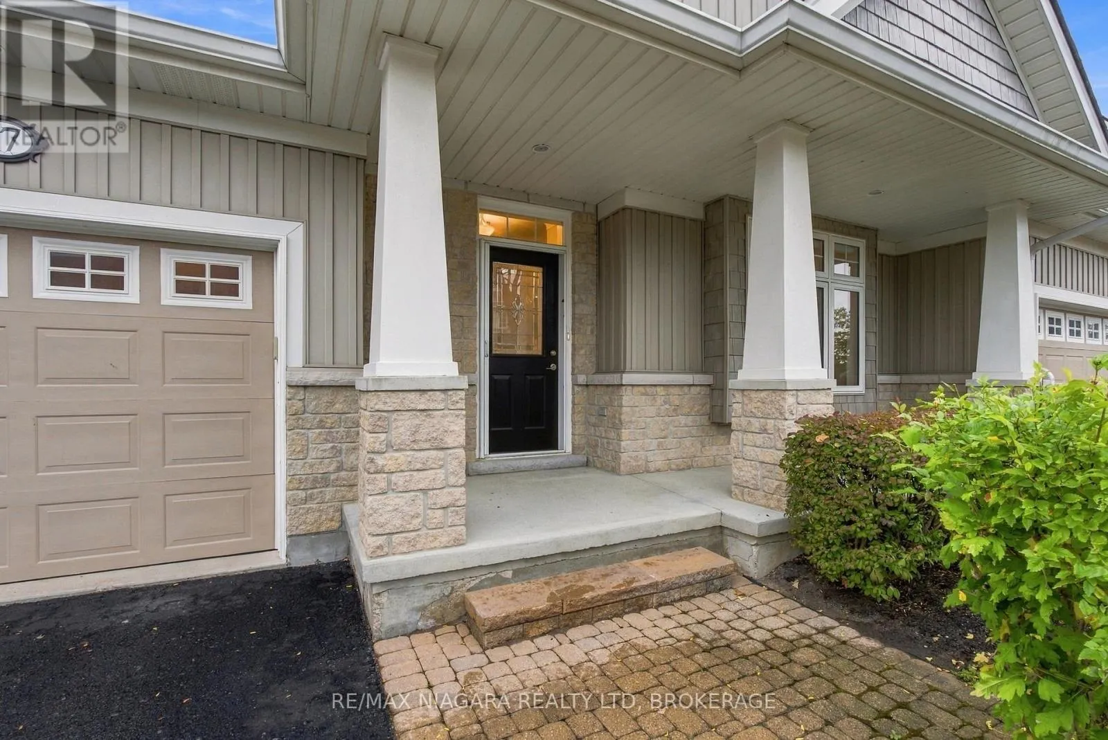 17 - 92 LORETTA DRIVE #17