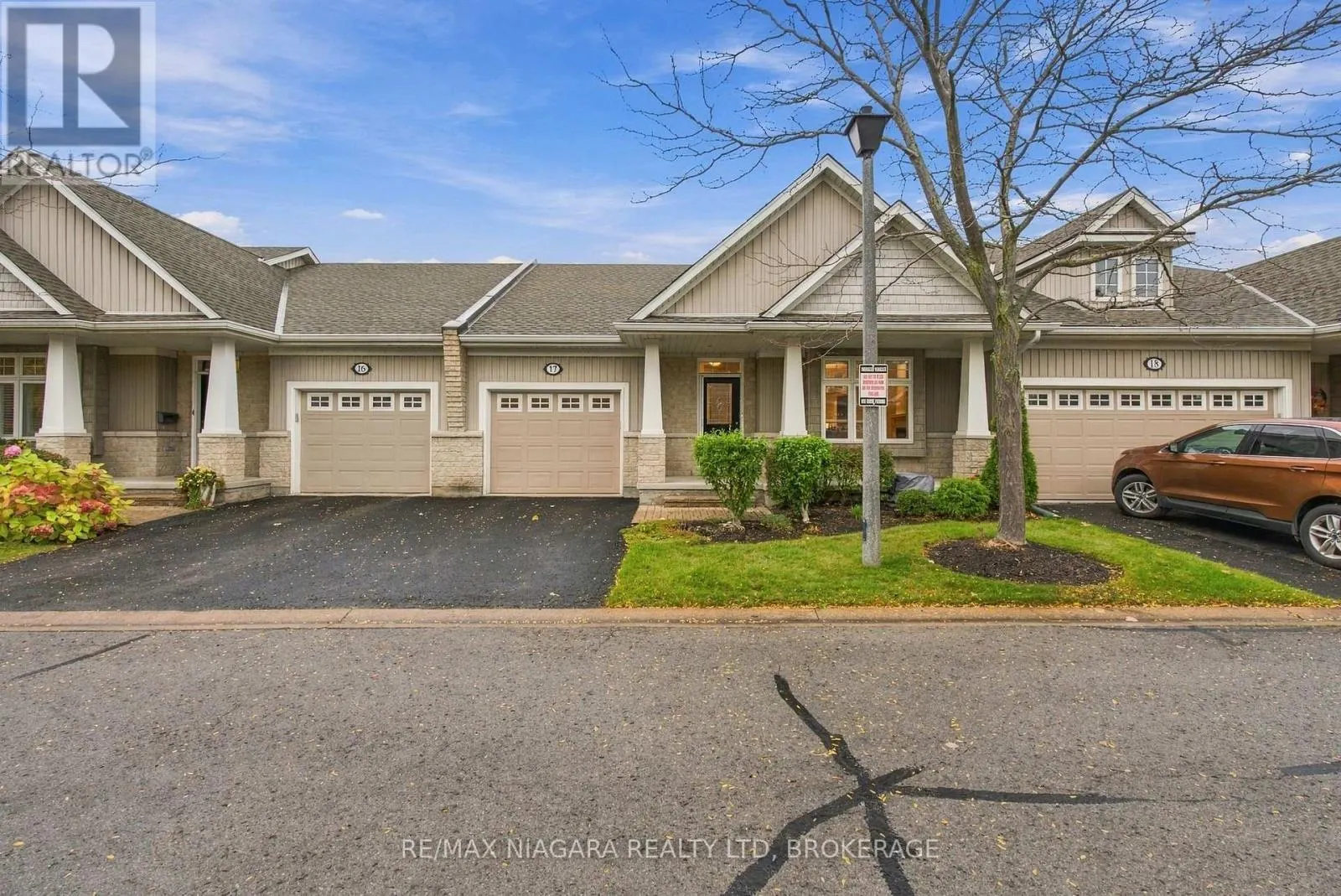 17 - 92 LORETTA DRIVE #17