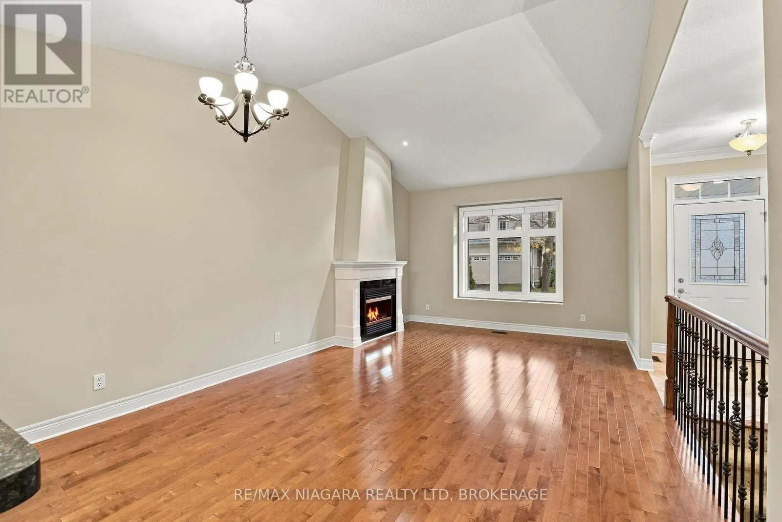 17 - 92 LORETTA DRIVE #17