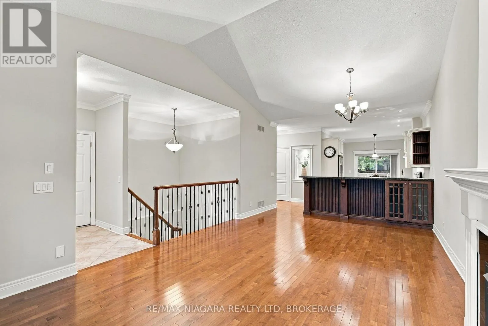 17 - 92 LORETTA DRIVE #17