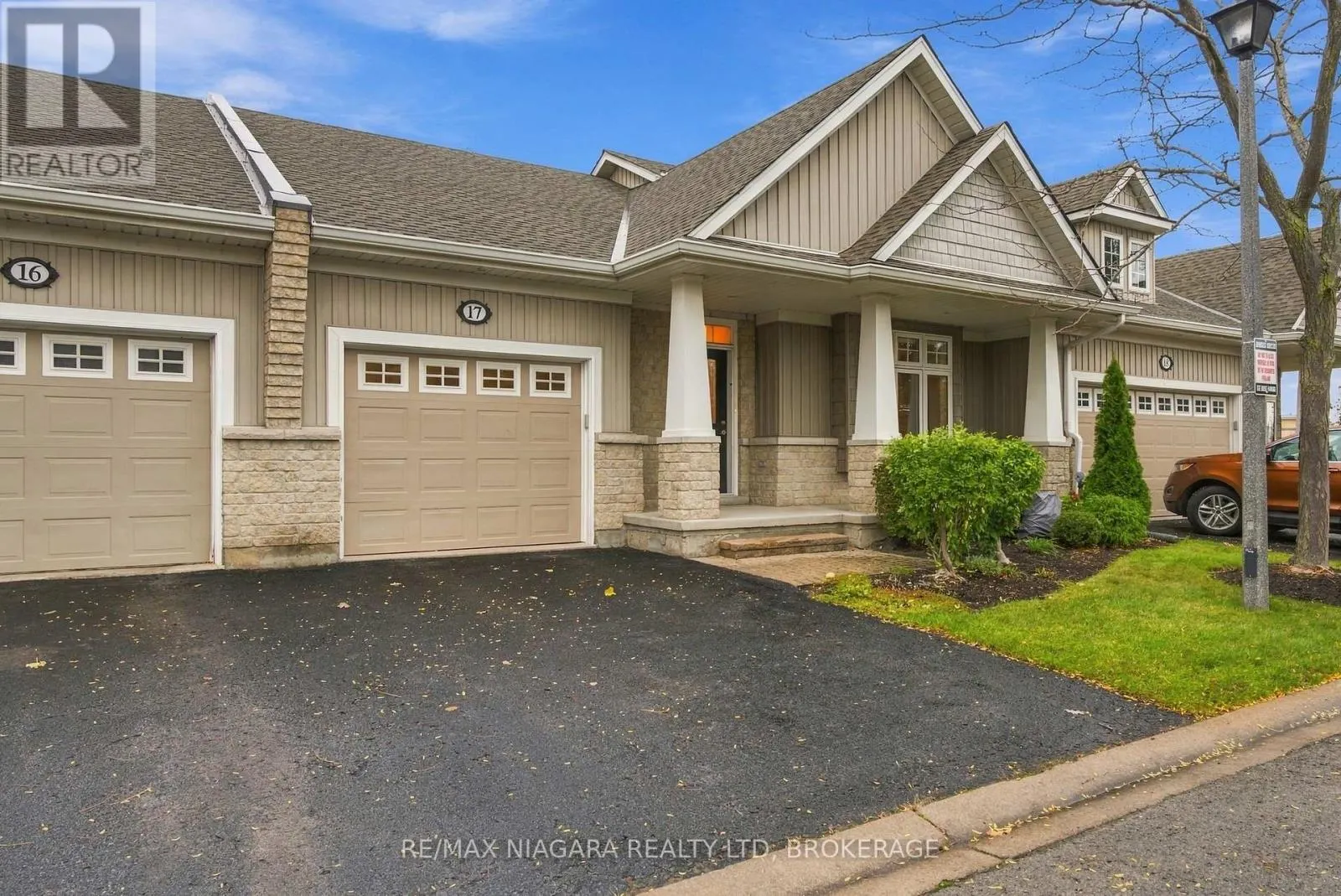 17 - 92 LORETTA DRIVE #17