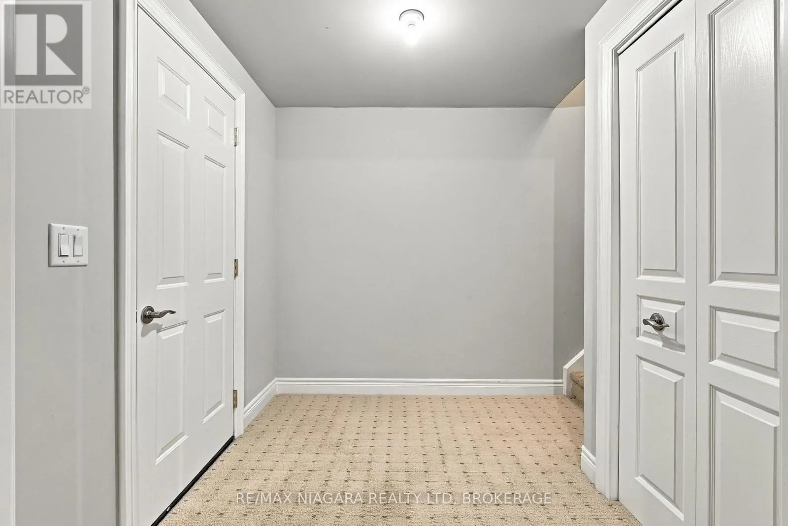 17 - 92 LORETTA DRIVE #17