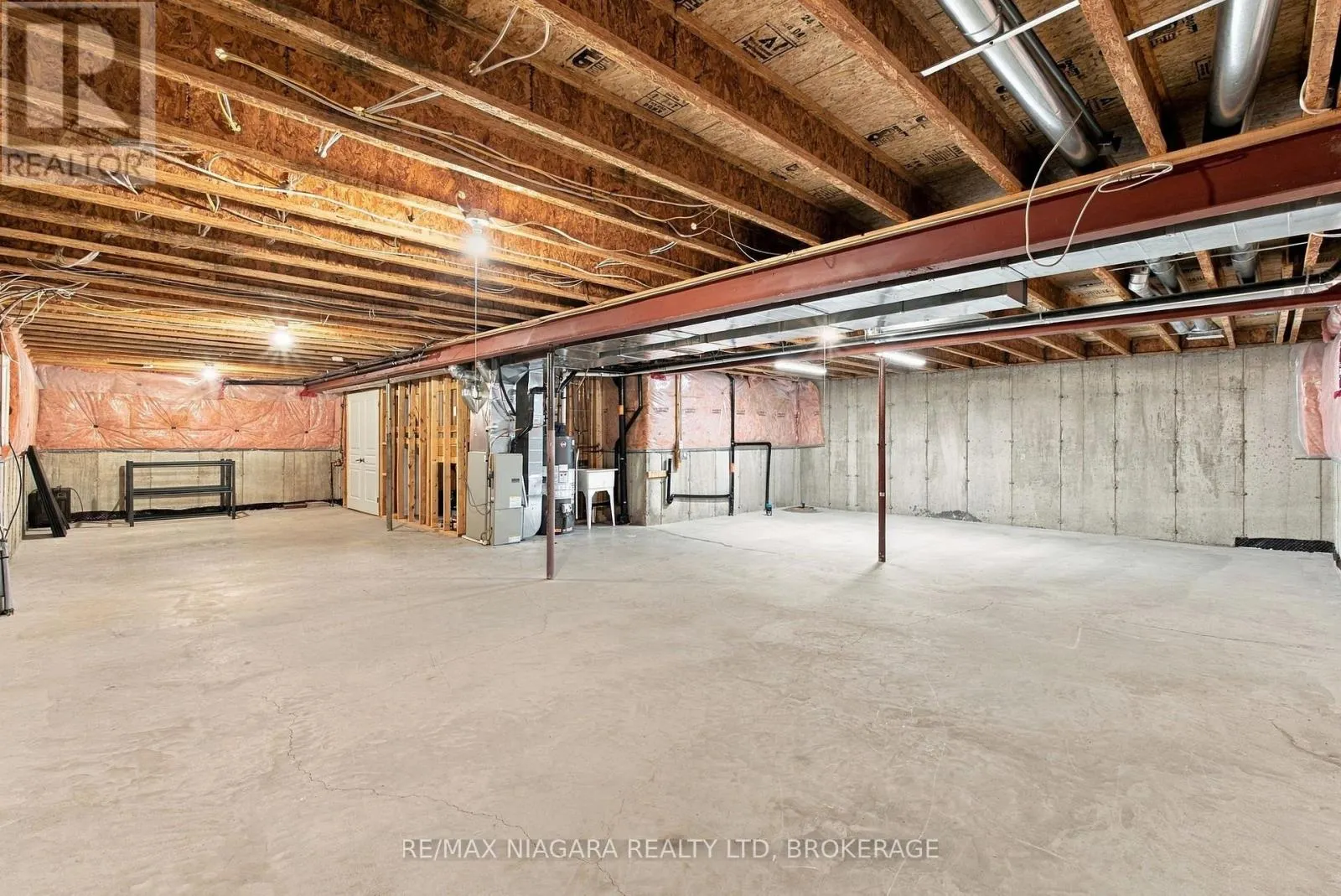 17 - 92 LORETTA DRIVE #17