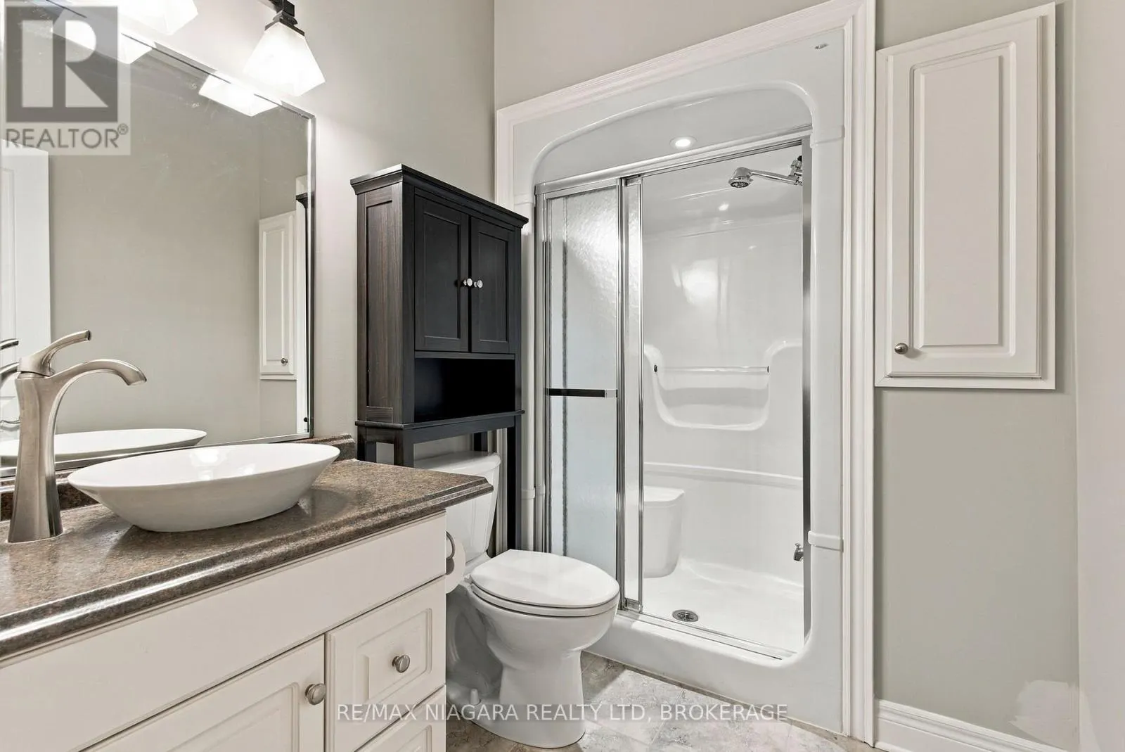 17 - 92 LORETTA DRIVE #17