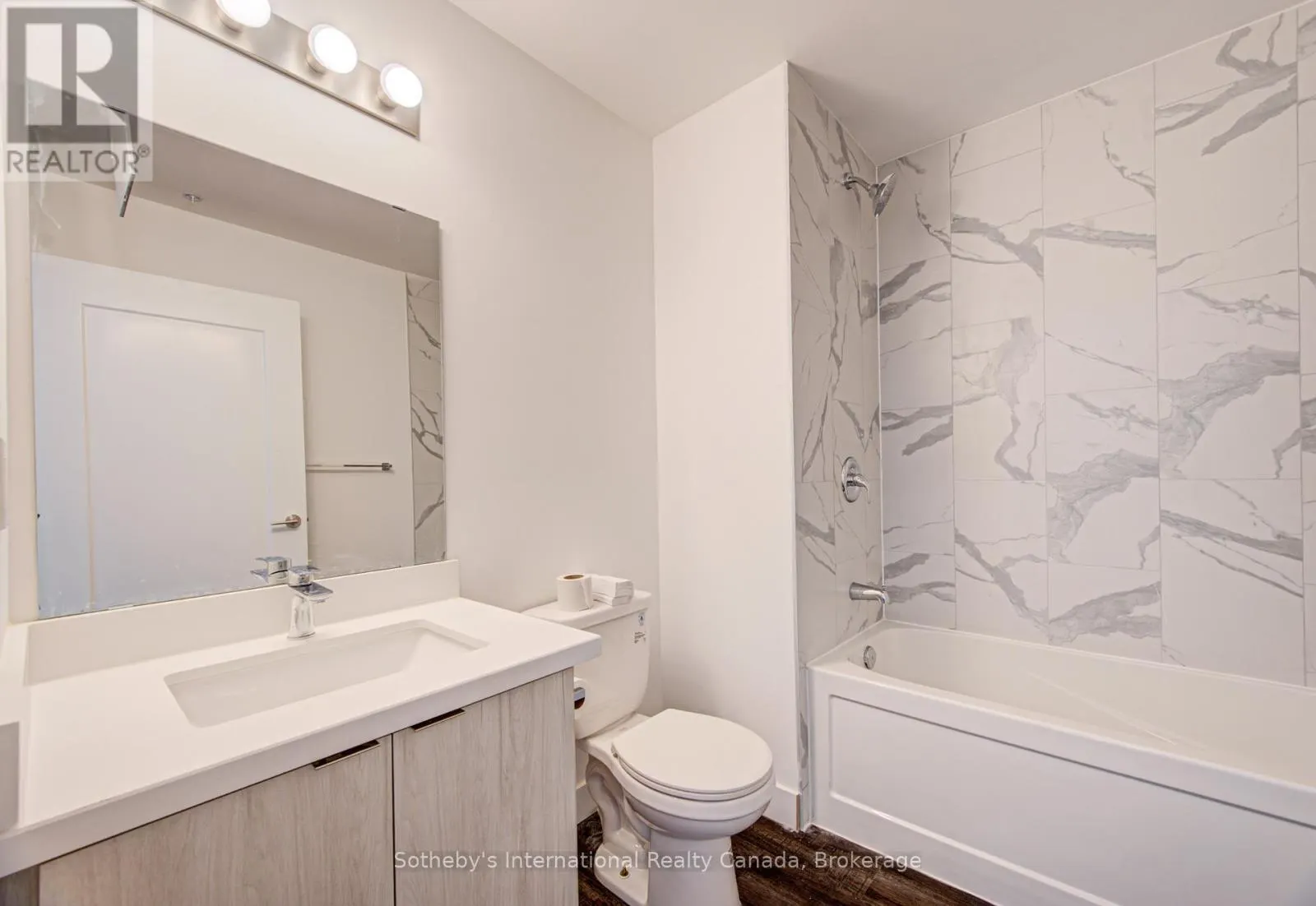 402 - 408 DUNDAS STREET S #402