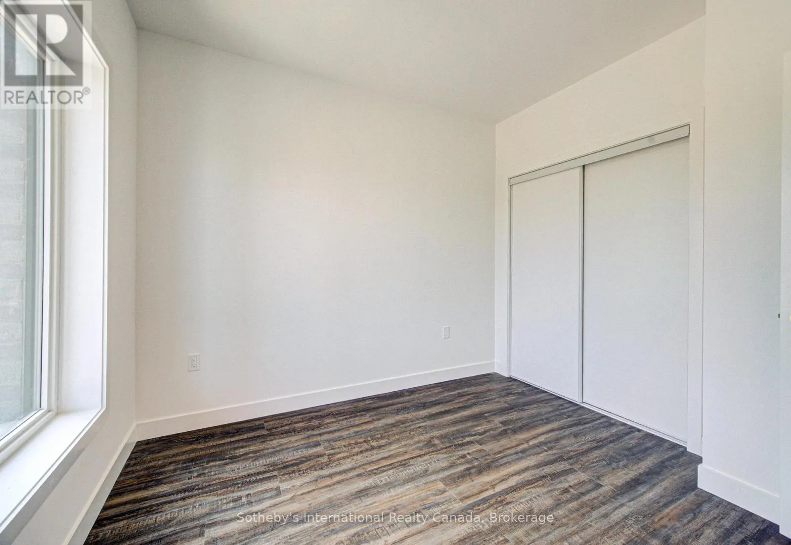 402 - 408 DUNDAS STREET S #402