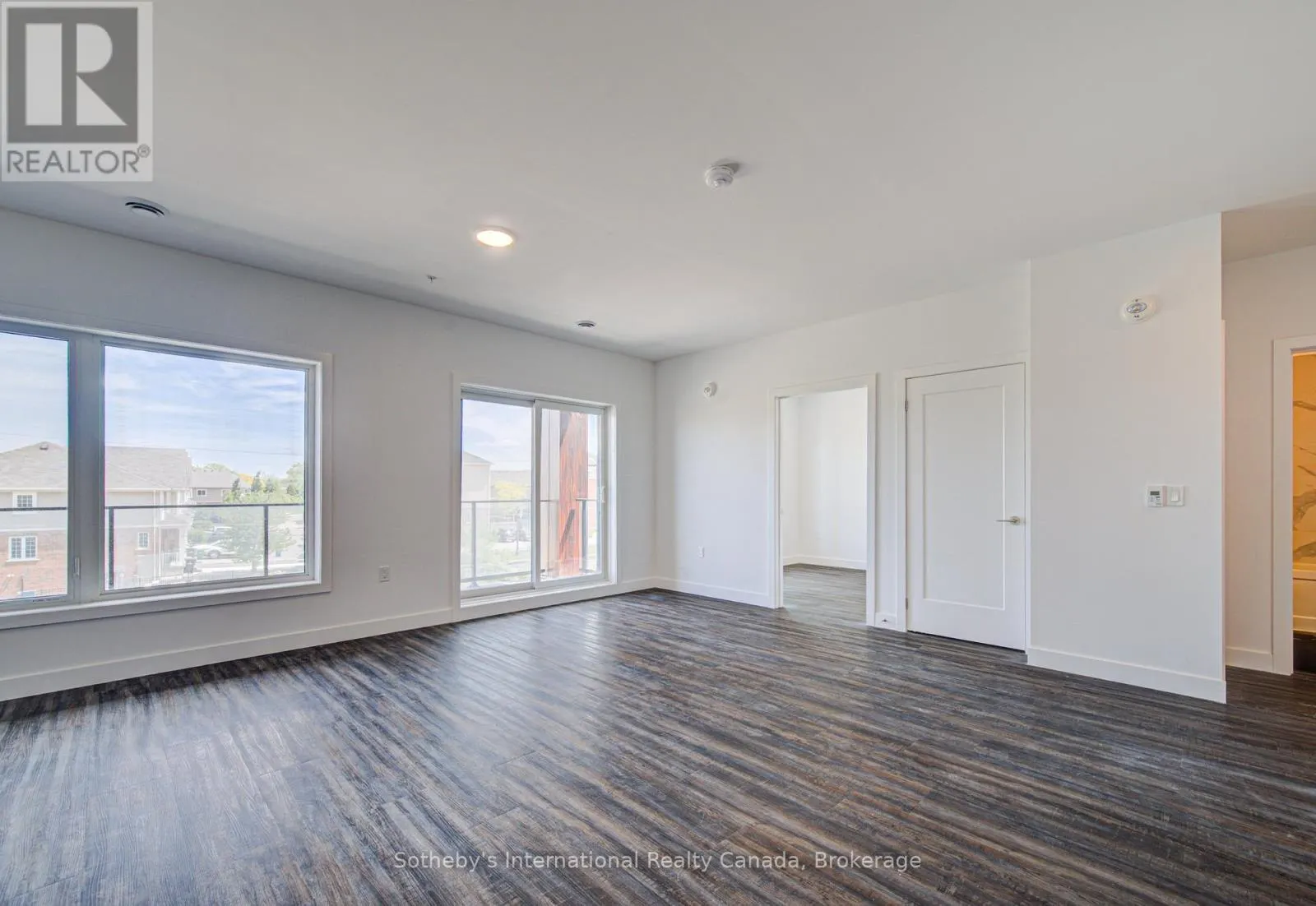 402 - 408 DUNDAS STREET S #402