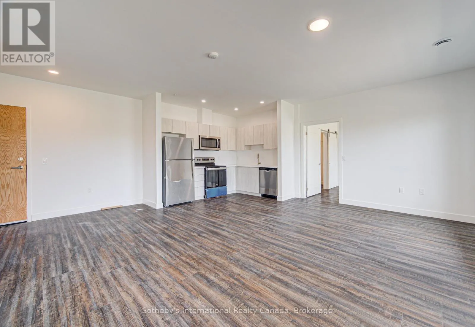 402 - 408 DUNDAS STREET S #402