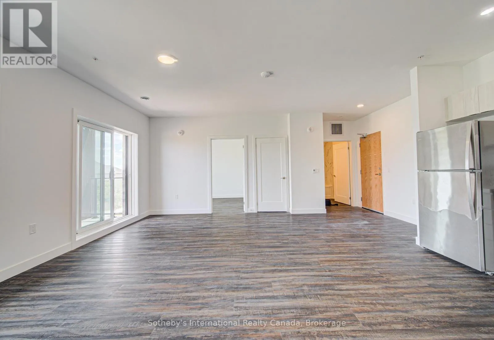 402 - 408 DUNDAS STREET S #402