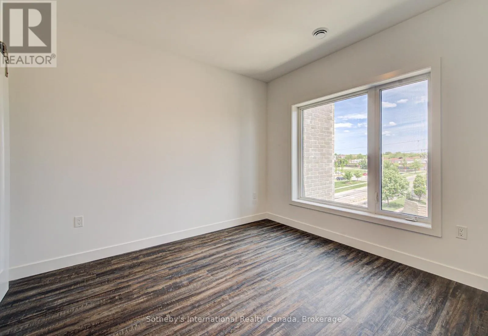 402 - 408 DUNDAS STREET S #402