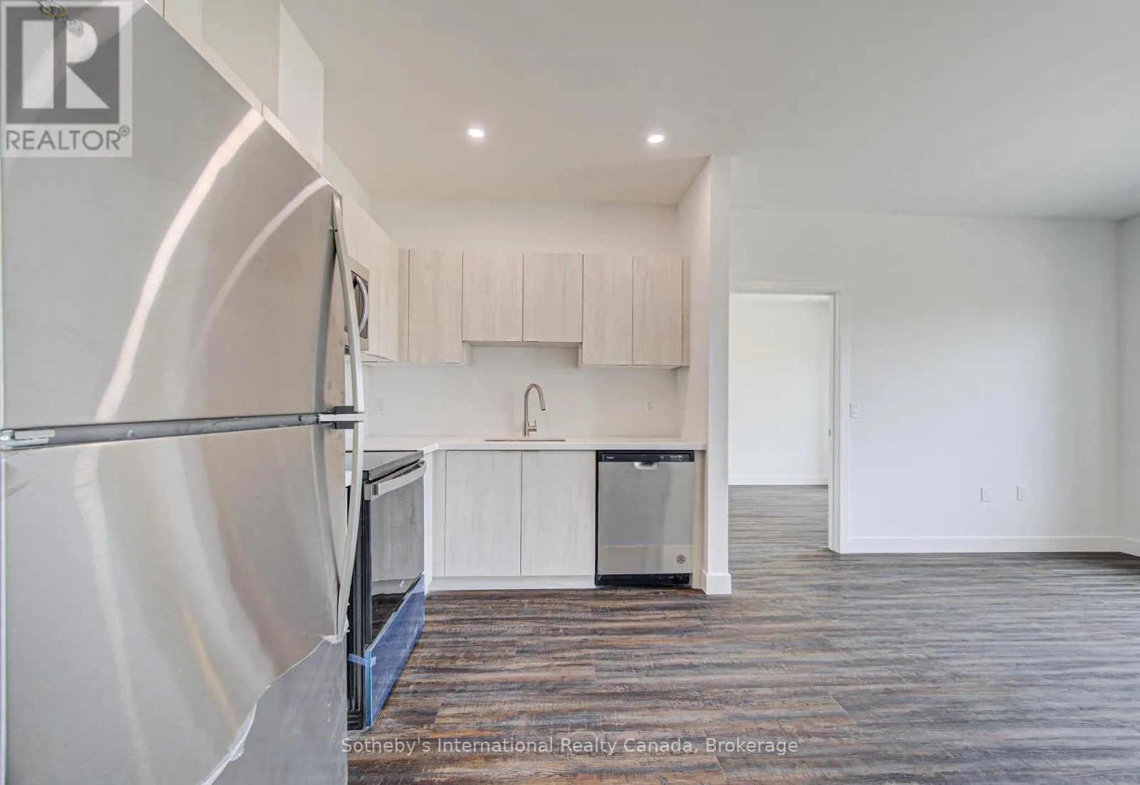 402 - 408 DUNDAS STREET S #402