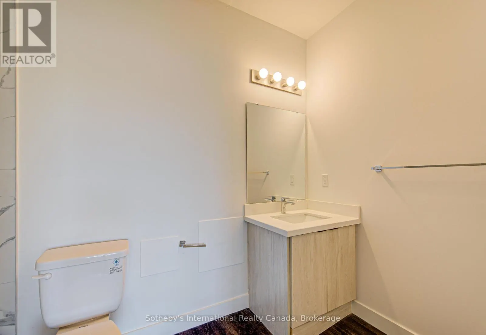 402 - 408 DUNDAS STREET S #402