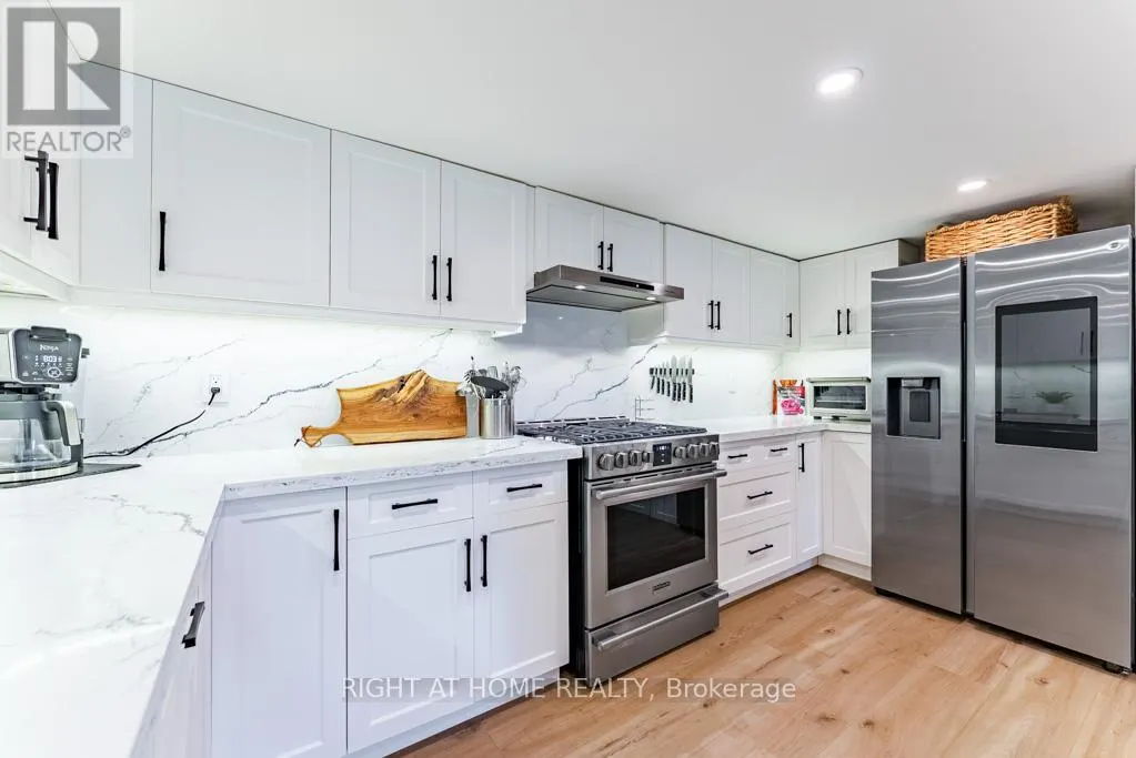 11 SETTLERS COURT