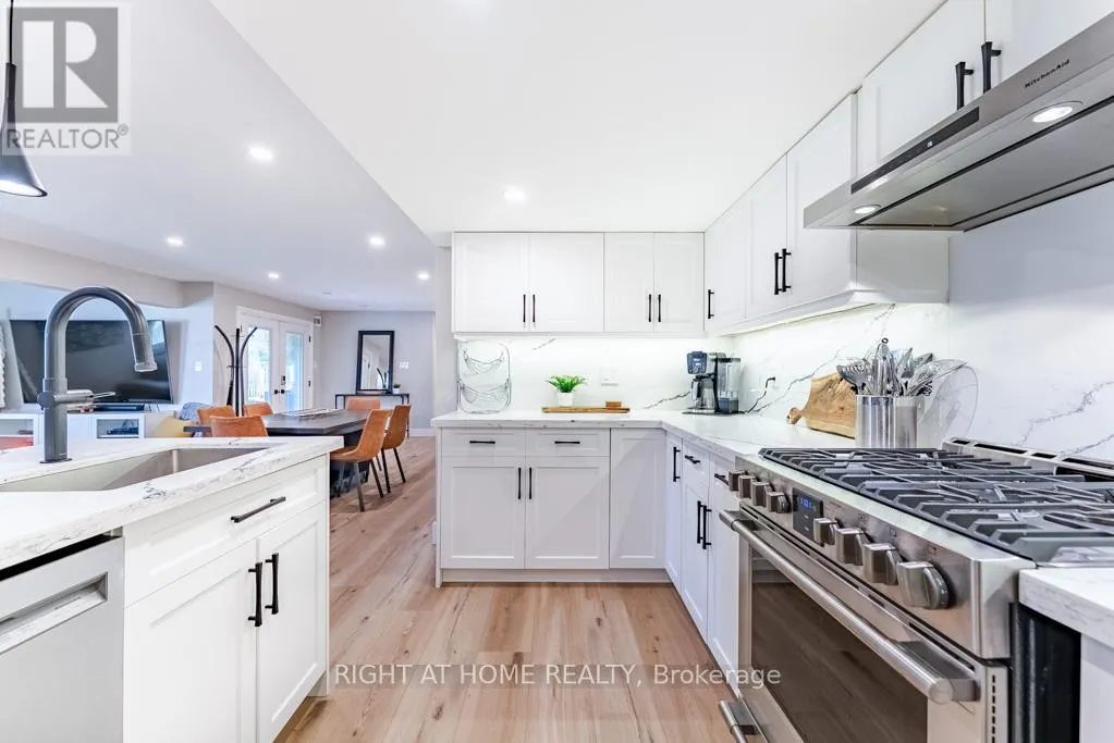 11 SETTLERS COURT