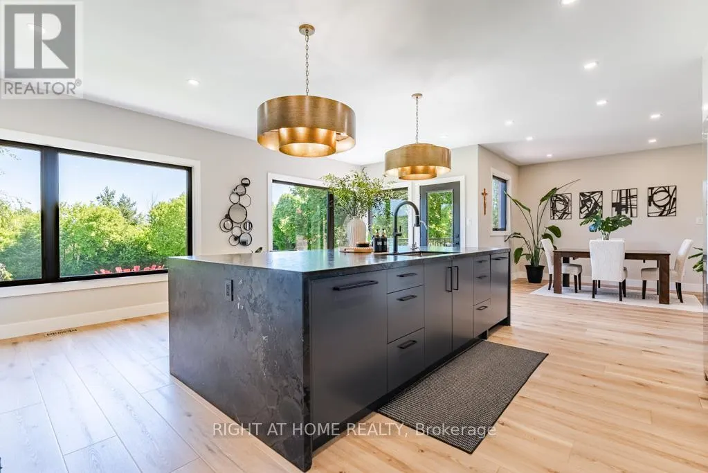 11 SETTLERS COURT