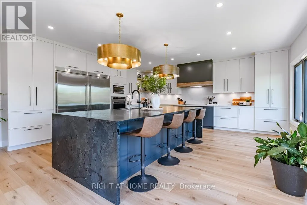 11 SETTLERS COURT