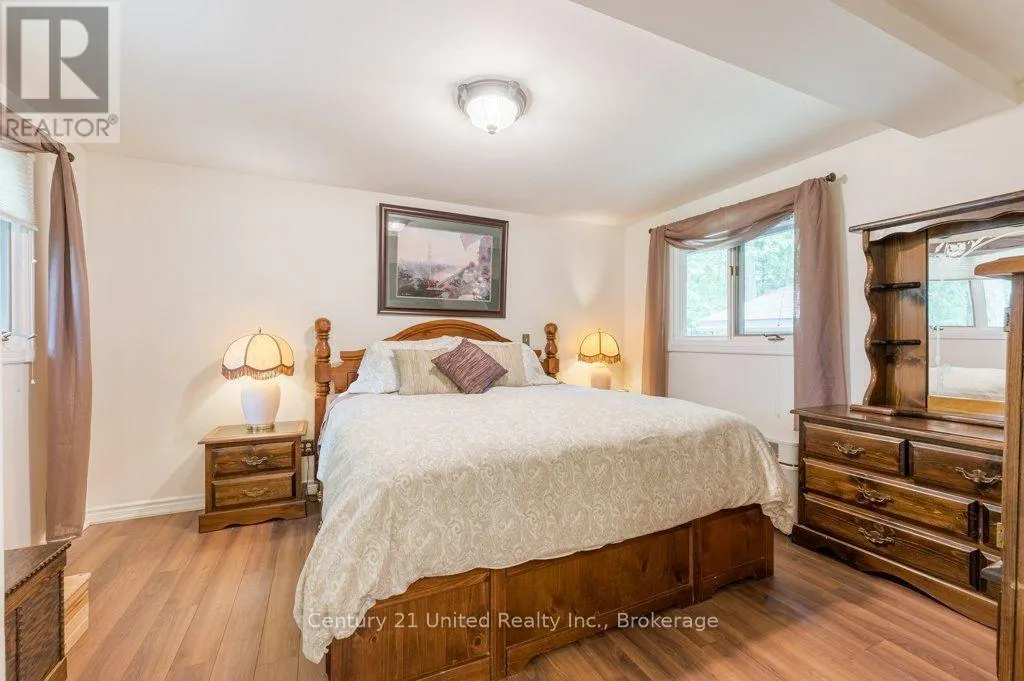 41 HALL CRESCENT