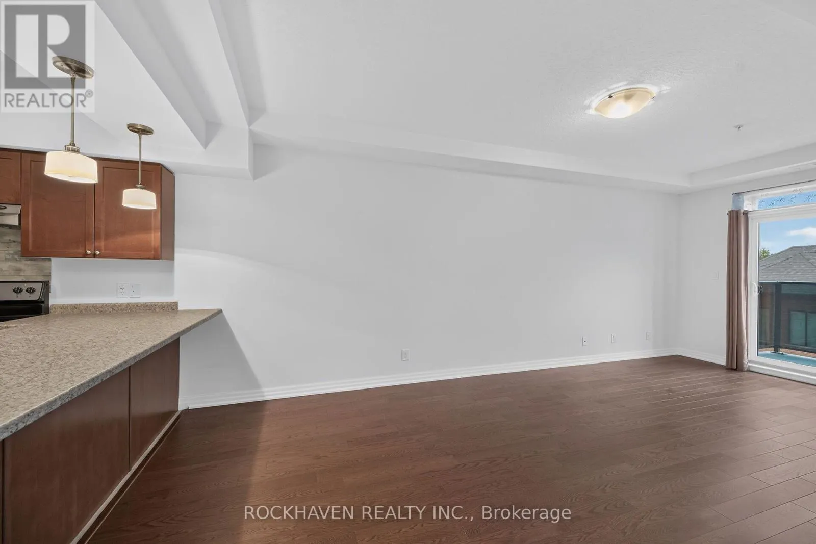 207 - 170 ROCKHAVEN LANE