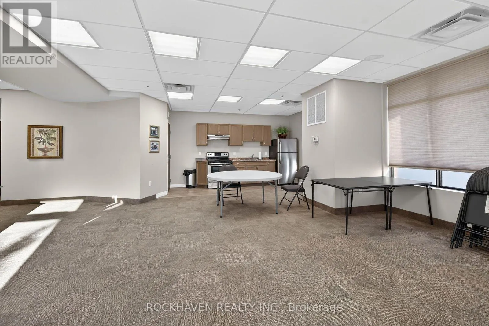 207 - 170 ROCKHAVEN LANE