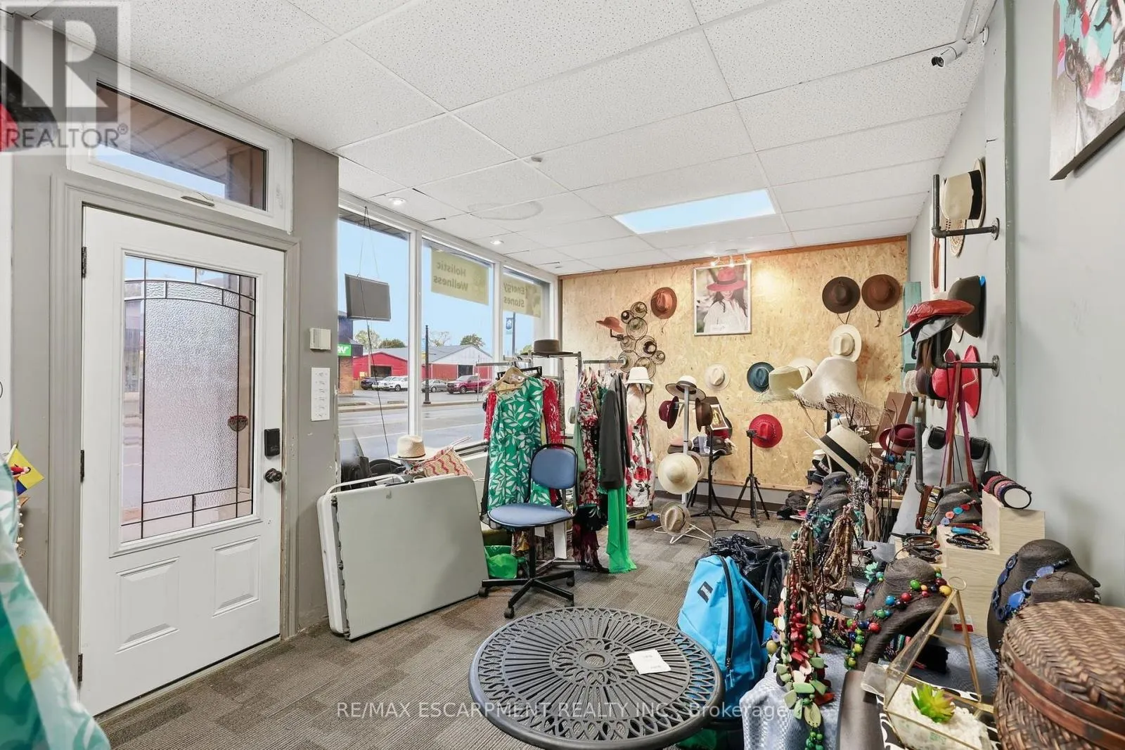 239 MAIN STREET W