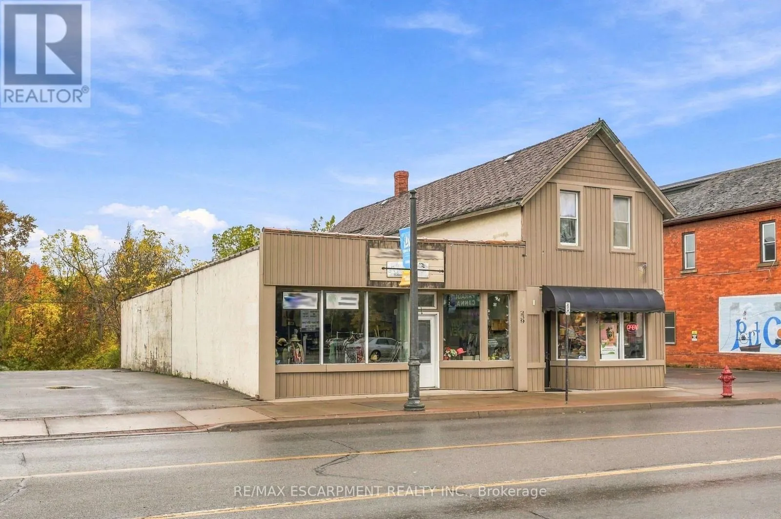 239 MAIN STREET W