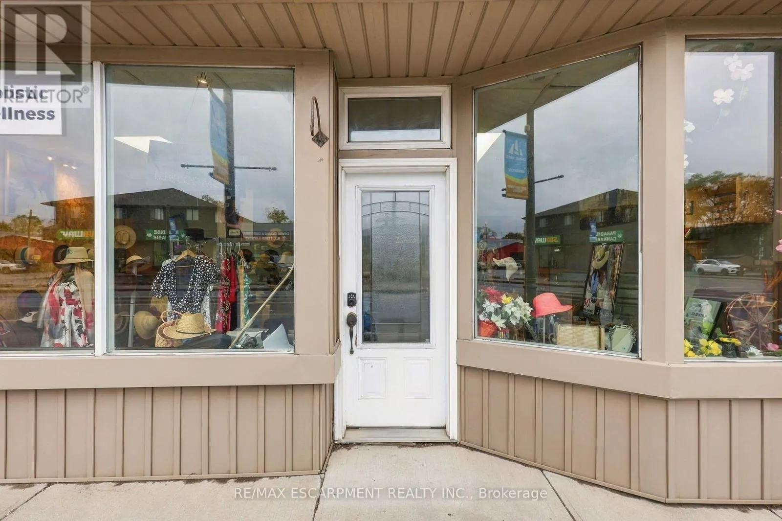 239 MAIN STREET W